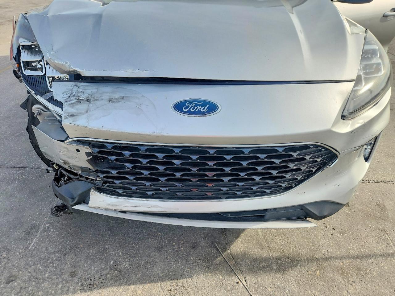 2020 Ford Escape Titanium - zdjęcie 12