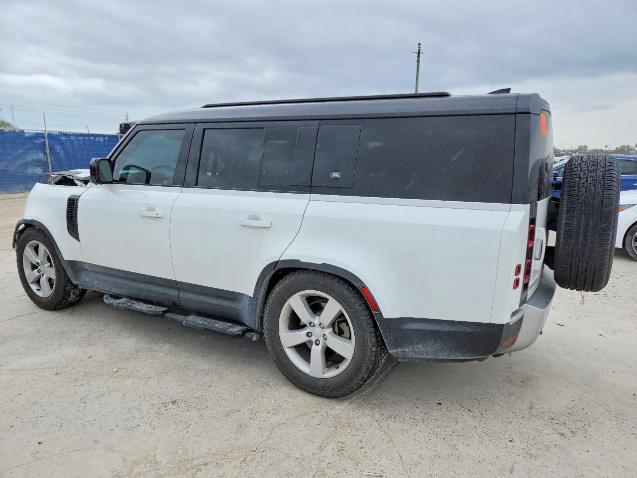 2024 Land Rover Defender 130 S - zdjęcie 2