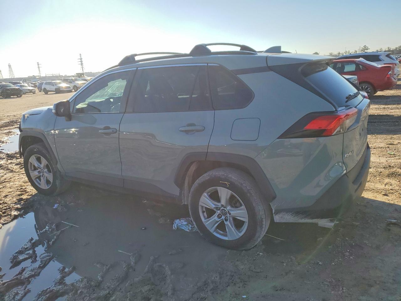 2020 Toyota Rav4 Xle - zdjęcie 2