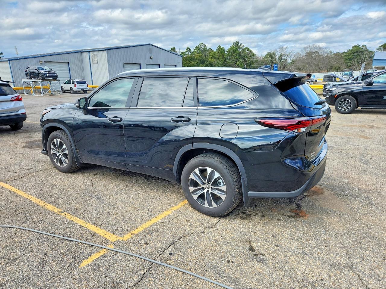 2025 Toyota Highlander Xle - zdjęcie 2