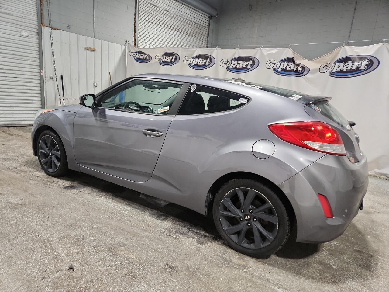 2016 Hyundai Veloster Base - zdjęcie 2