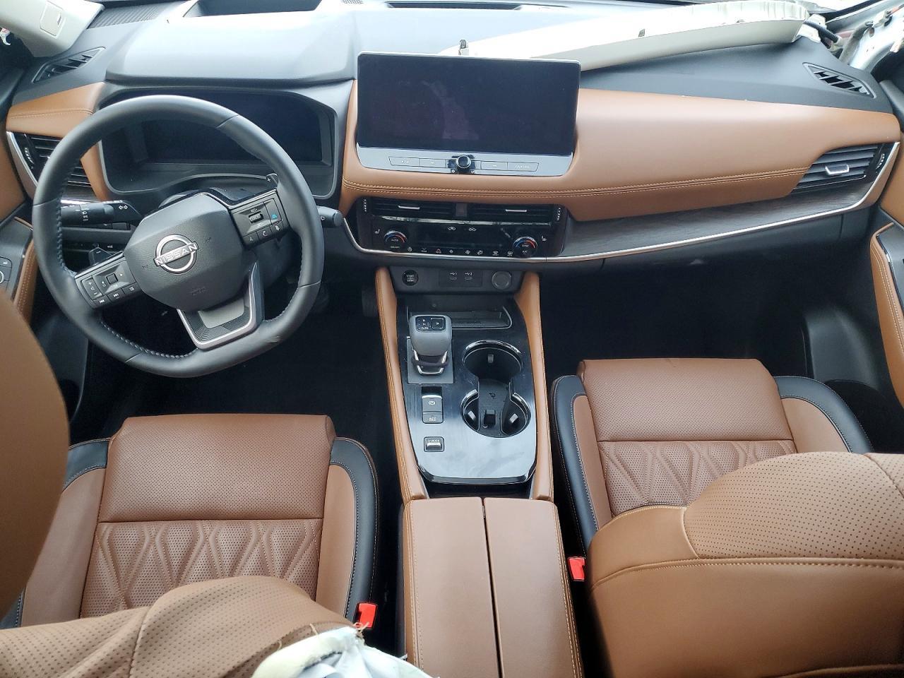 2025 Nissan Rogue Platinum - zdjęcie 8