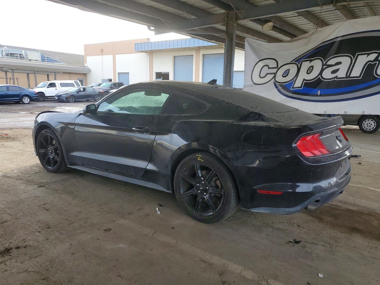 2020 Ford Mustang - zdjęcie 2