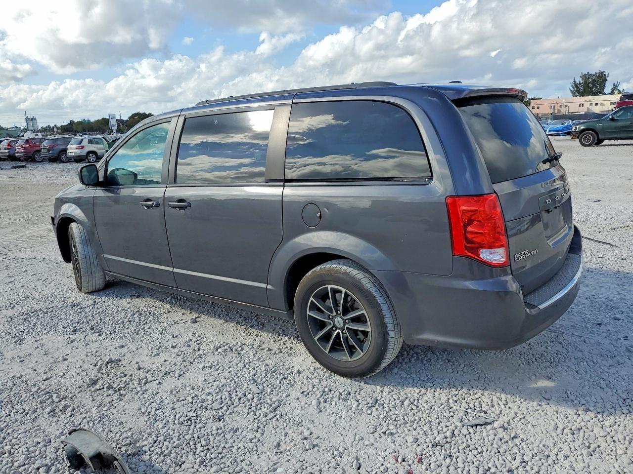 2018 Dodge Grand Caravan Gt - zdjęcie 2