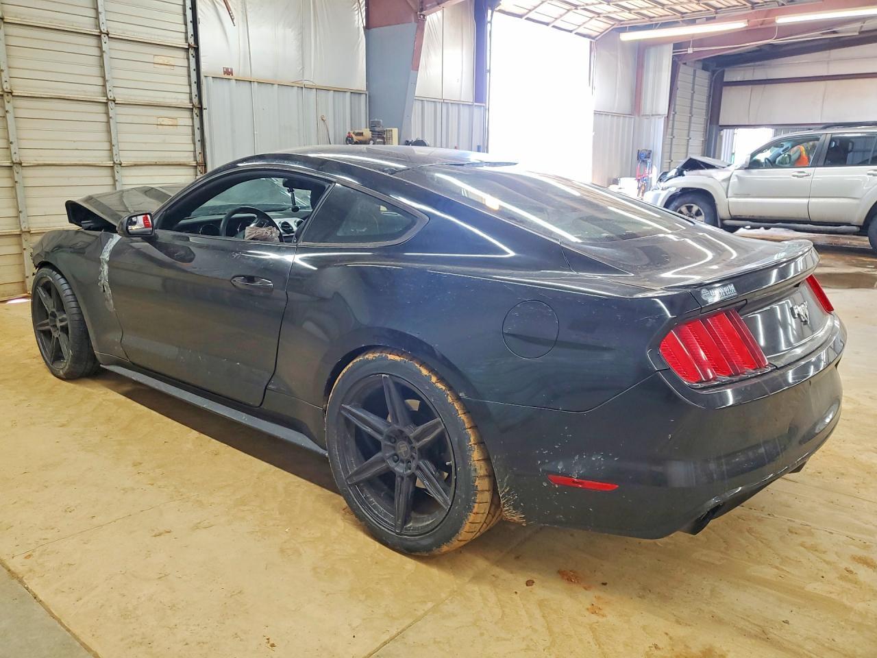 2015 Ford Mustang - zdjęcie 2