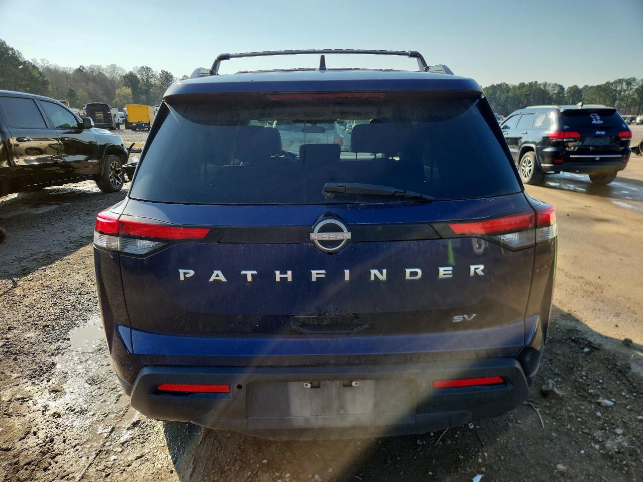 2022 Nissan Pathfinder Sv - zdjęcie 6