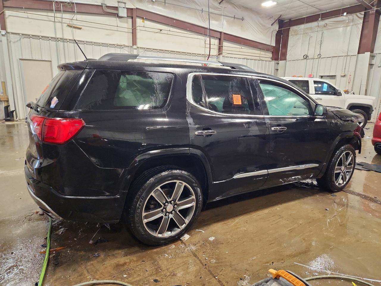 2017 GMC Acadia Denali - zdjęcie 3