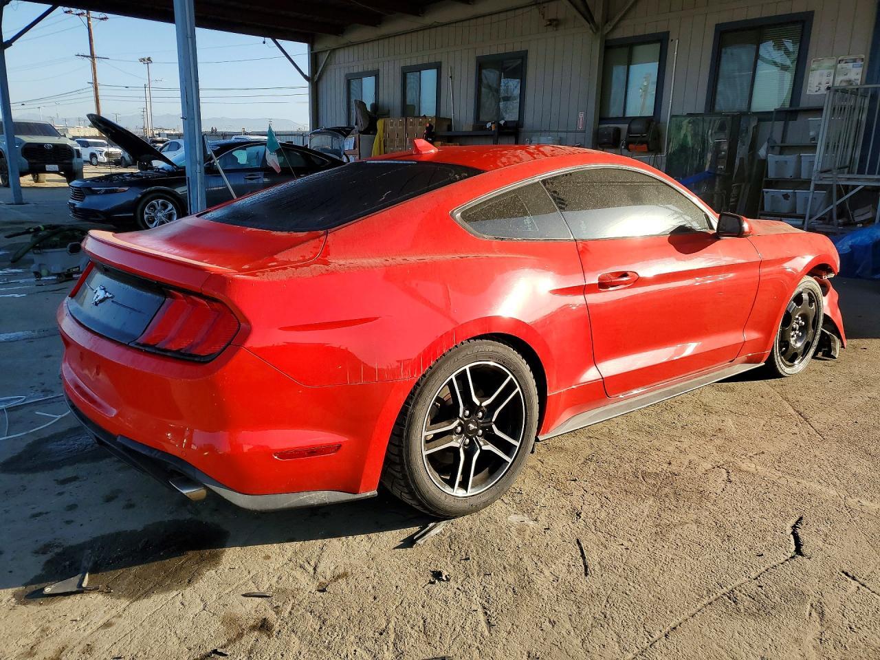 2021 Ford Mustang - zdjęcie 3