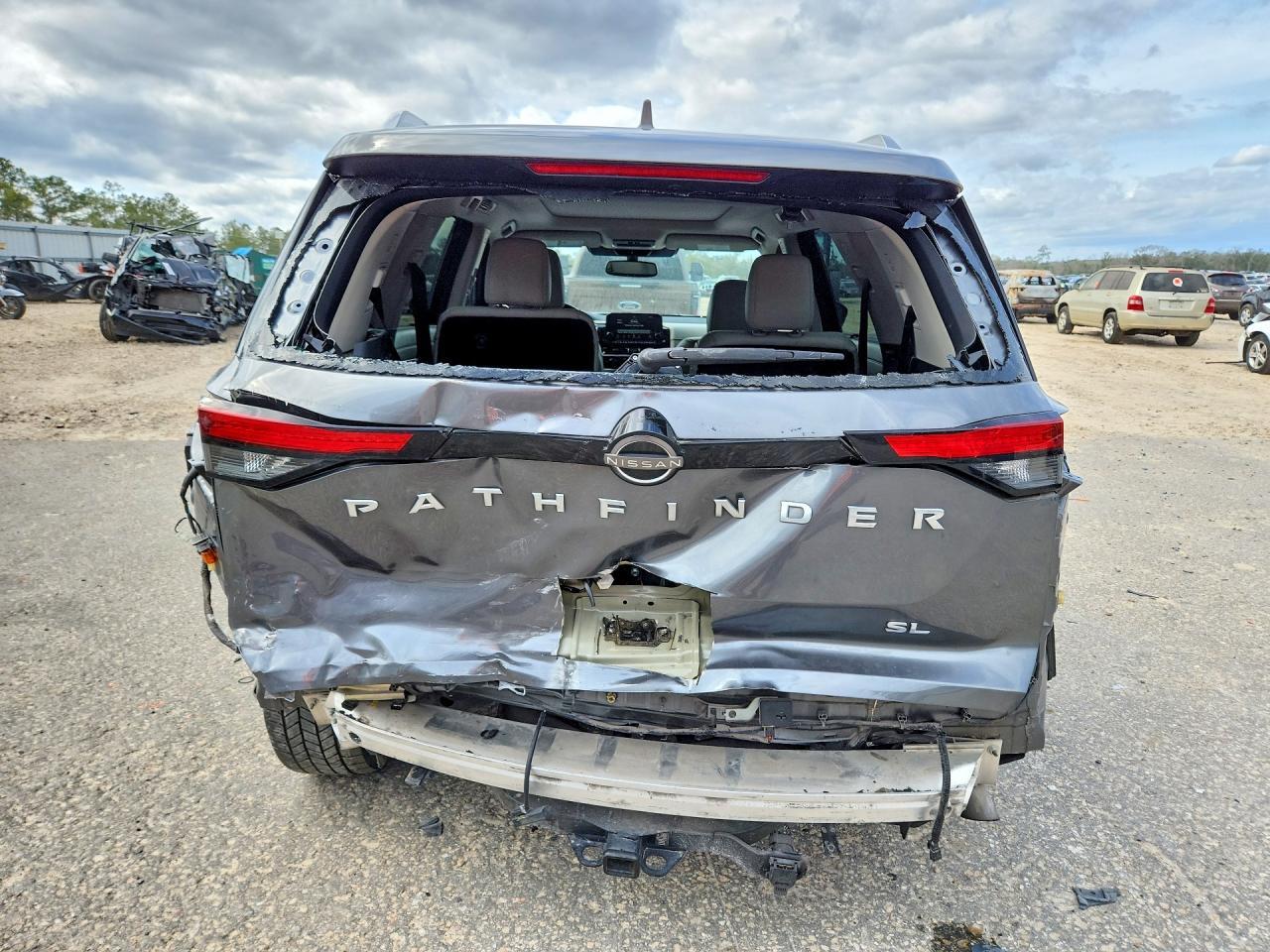 2022 Nissan Pathfinder Sl - zdjęcie 6