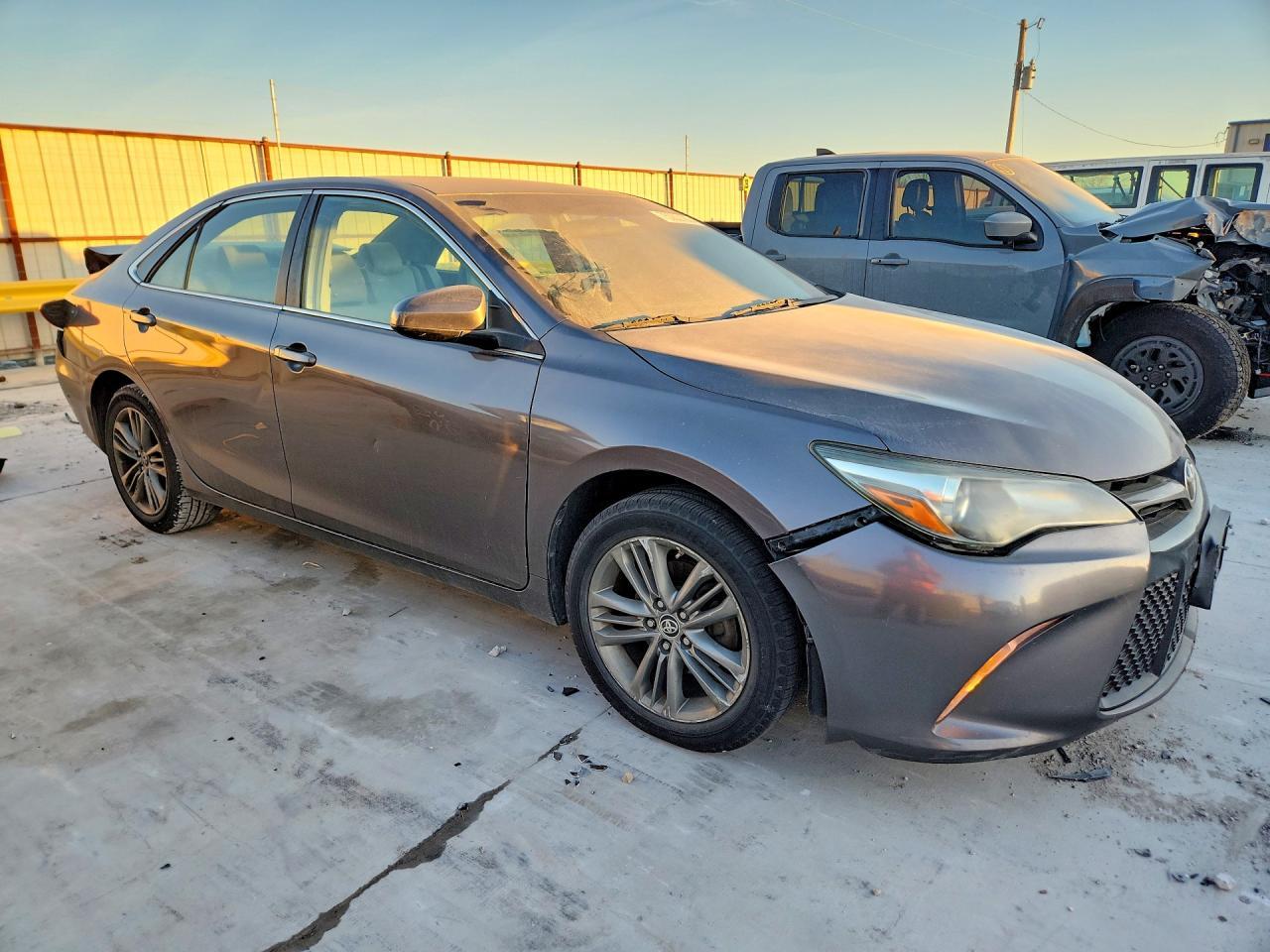 2016 Toyota Camry Se - zdjęcie 4