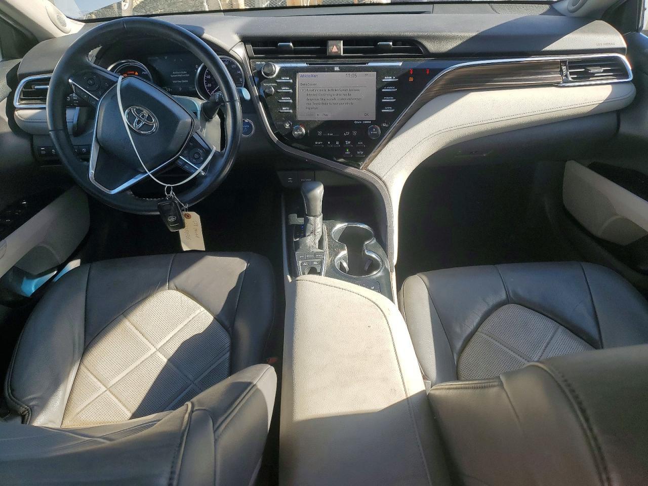 2018 Toyota Camry Hybrid - zdjęcie 8