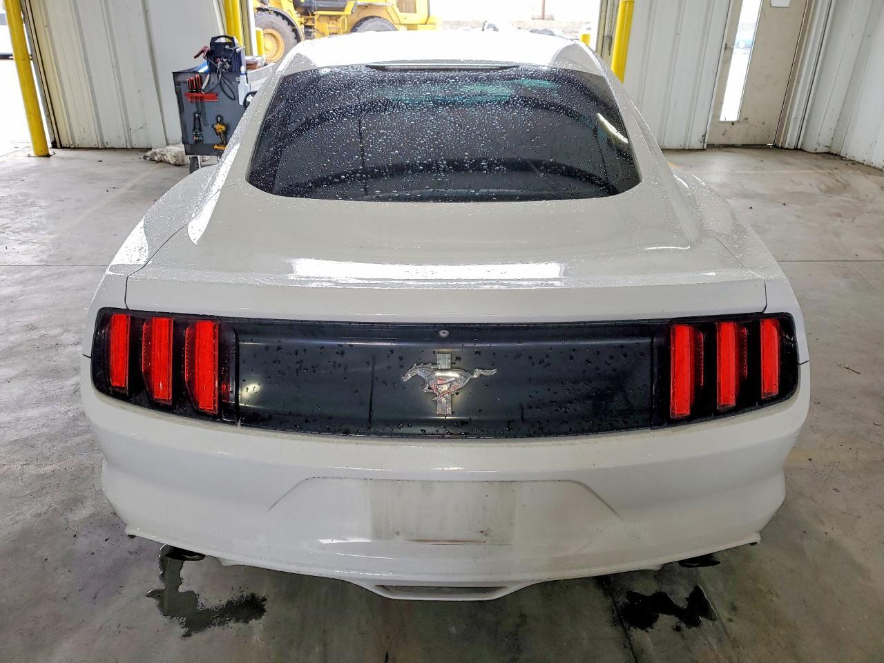 2016 Ford Mustang - zdjęcie 6