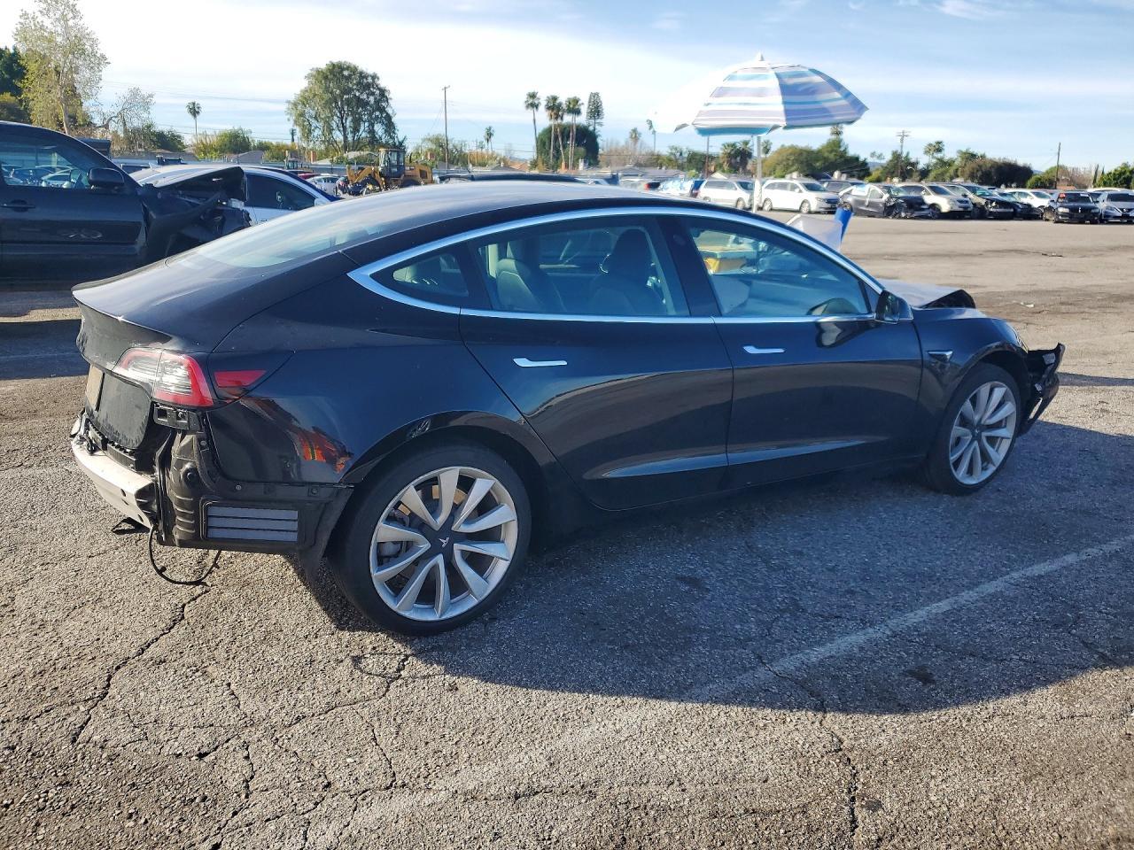 2020 Tesla Model 3 - zdjęcie 3