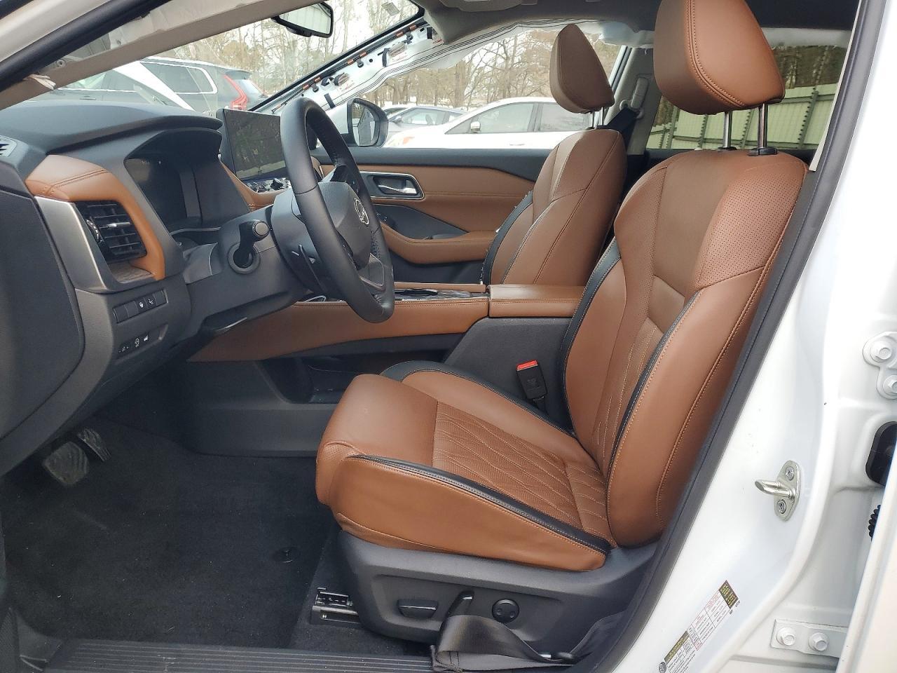 2025 Nissan Rogue Platinum - zdjęcie 7