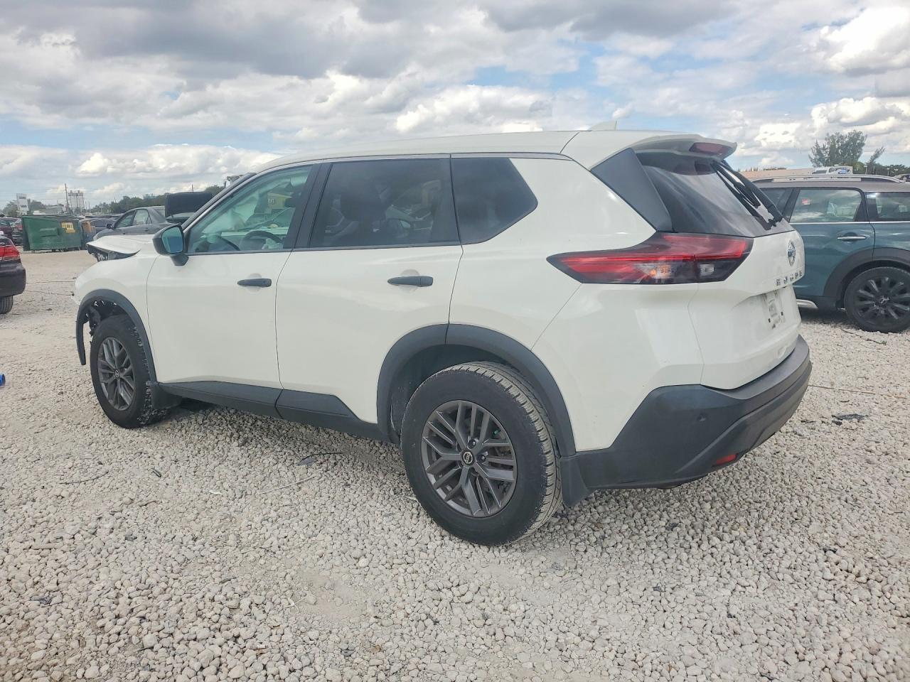 2021 Nissan Rogue S - zdjęcie 2