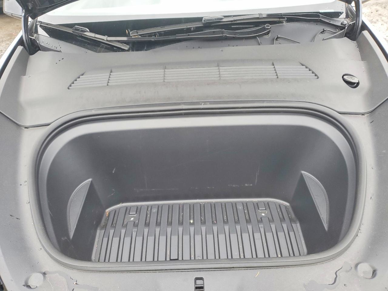 2025 Tesla Model Y - zdjęcie 11