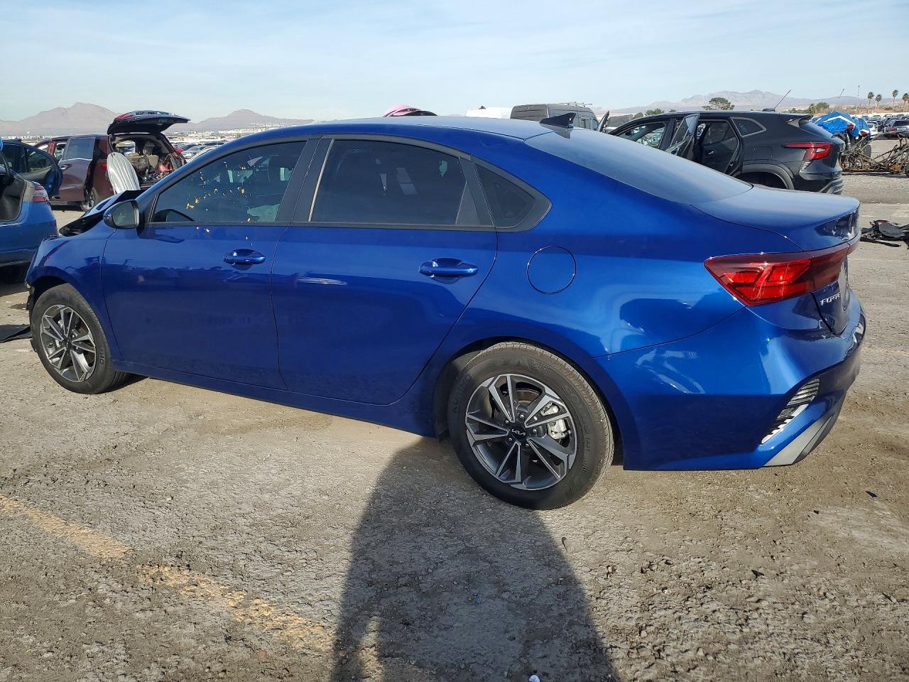 2023 Kia Forte Lxs - zdjęcie 2