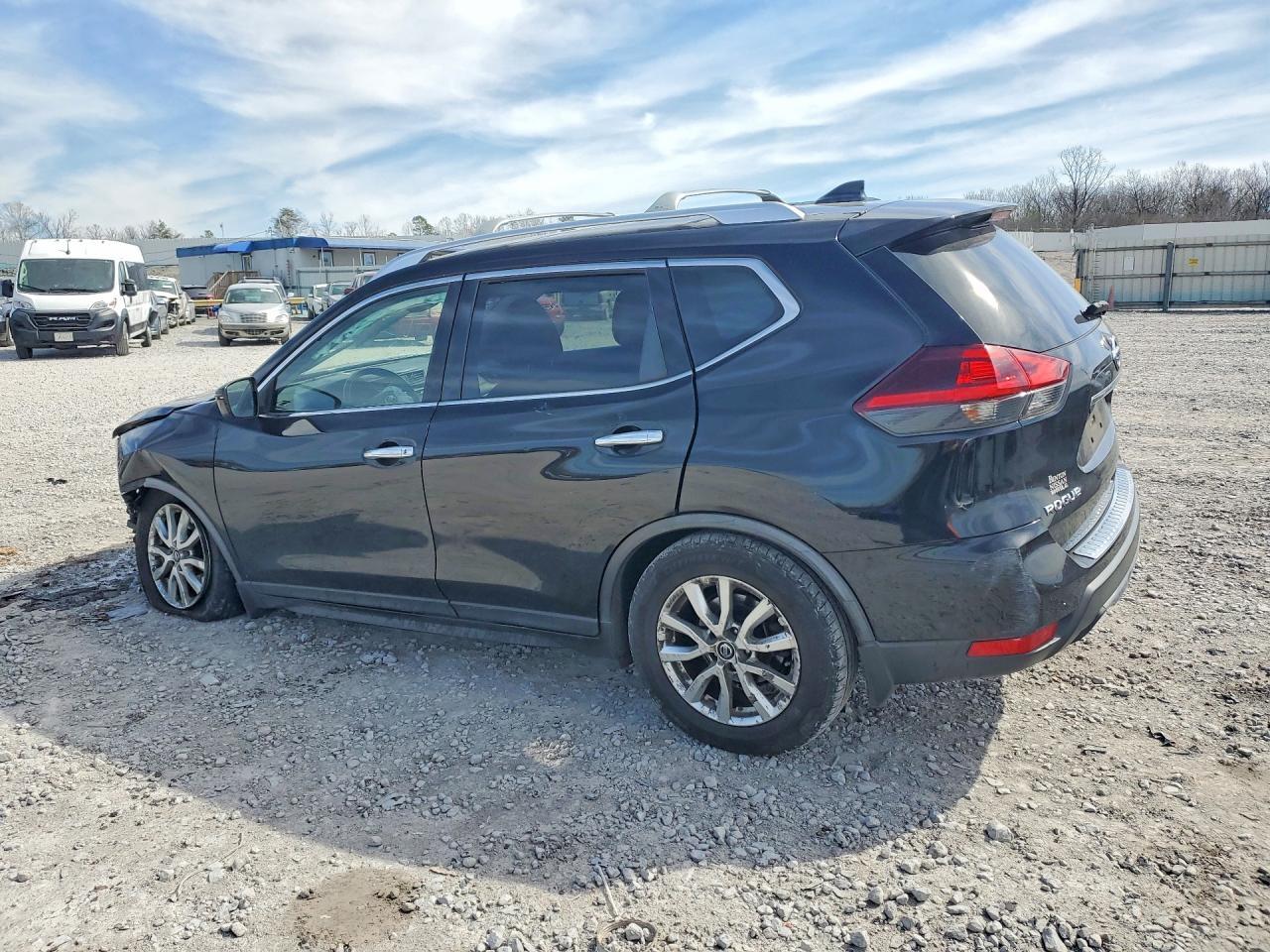2020 Nissan Rogue S - zdjęcie 2