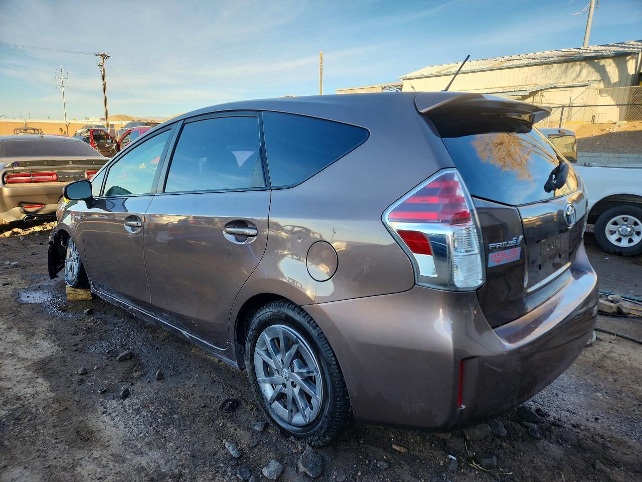 2017 Toyota Prius V Two - zdjęcie 2