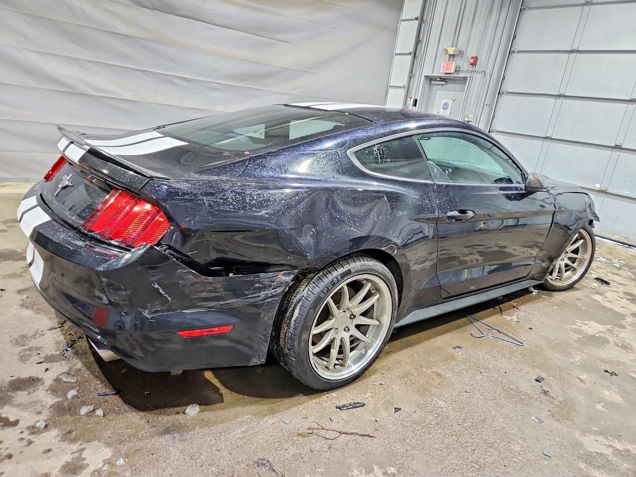 2017 Ford Mustang - zdjęcie 3