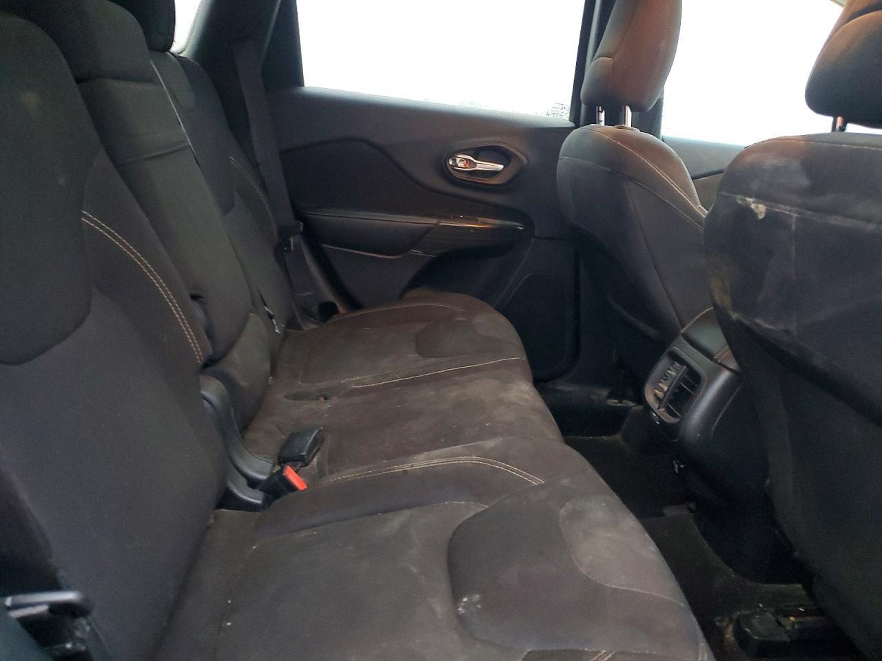 2016 Jeep Cherokee Latitude - zdjęcie 11