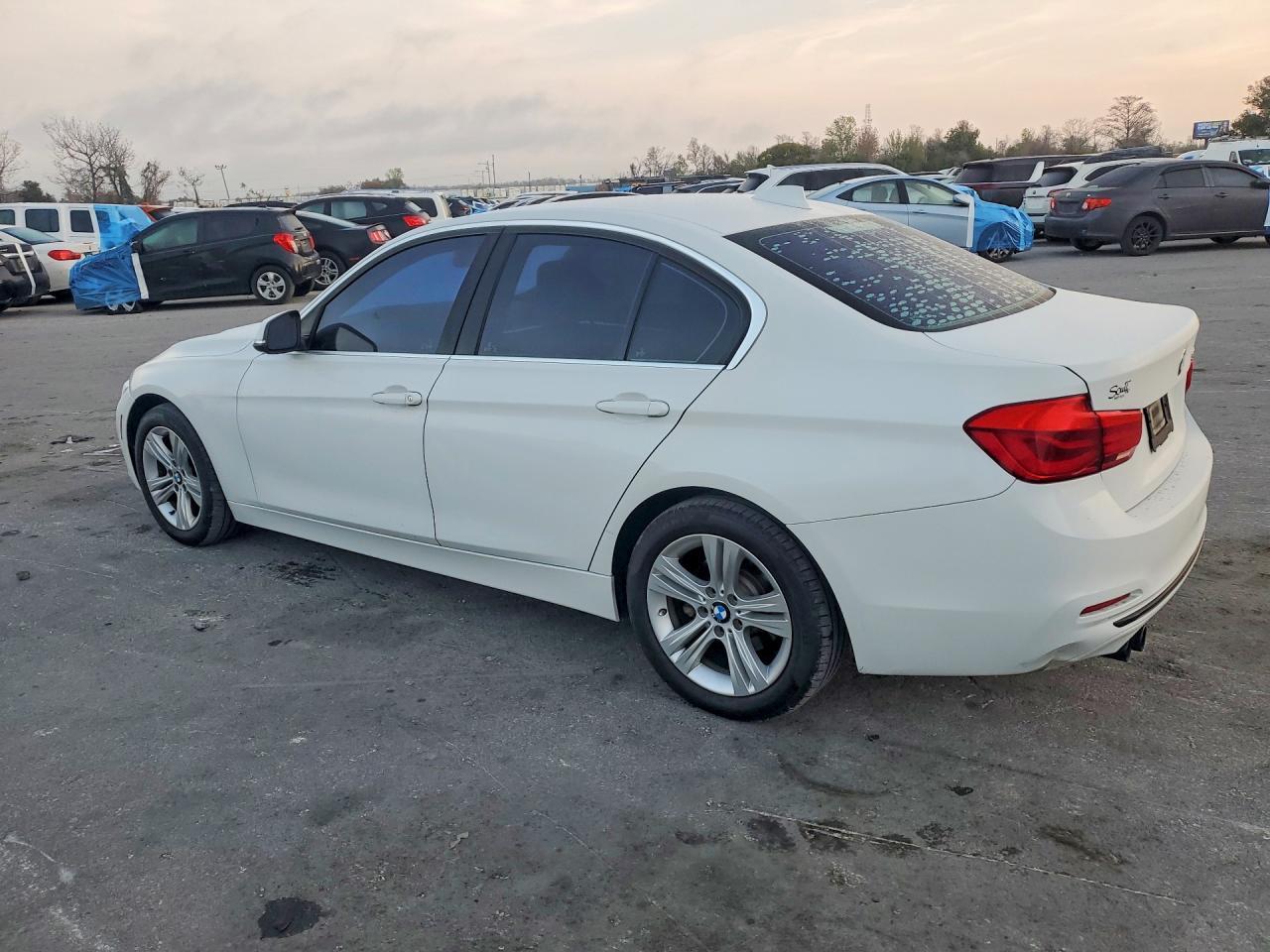 2018 BMW 330 I - zdjęcie 2