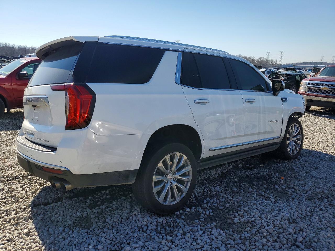 2022 GMC Yukon Denali - zdjęcie 3