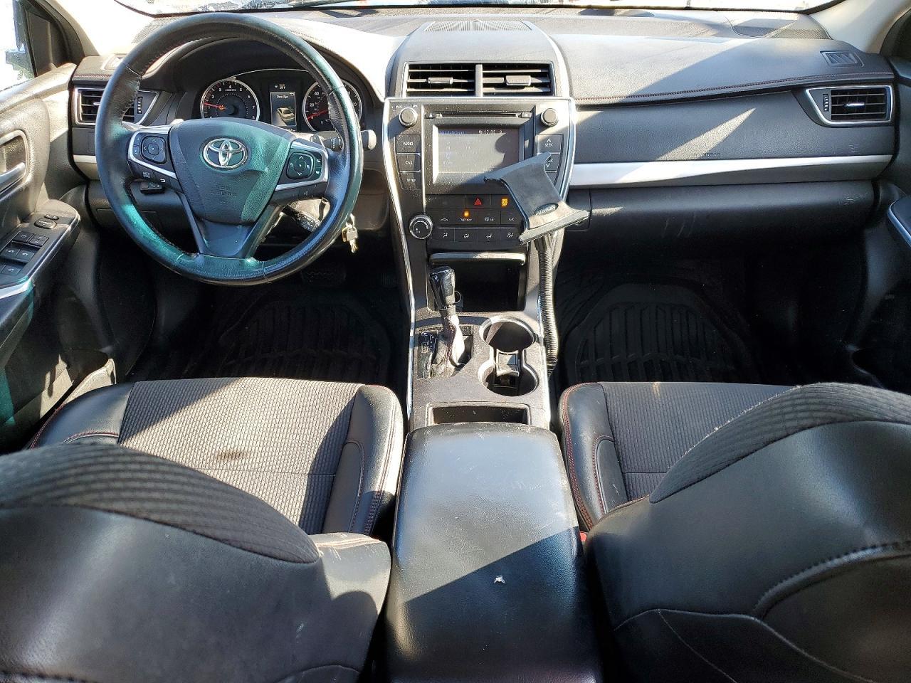 2017 Toyota Camry Le - zdjęcie 8
