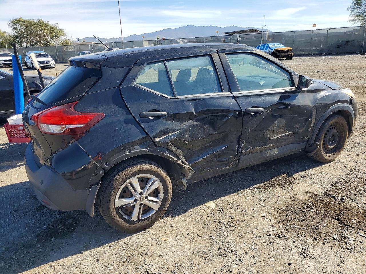 2020 Nissan Kicks S - zdjęcie 3