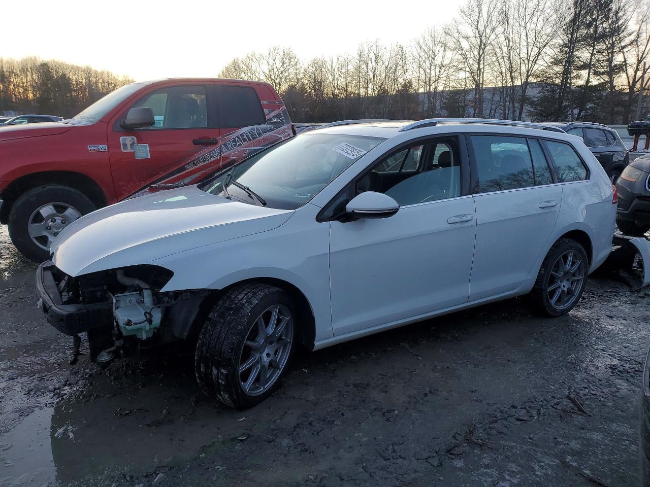 2015 Volkswagen Golf Sportwagen S - zdjęcie główne