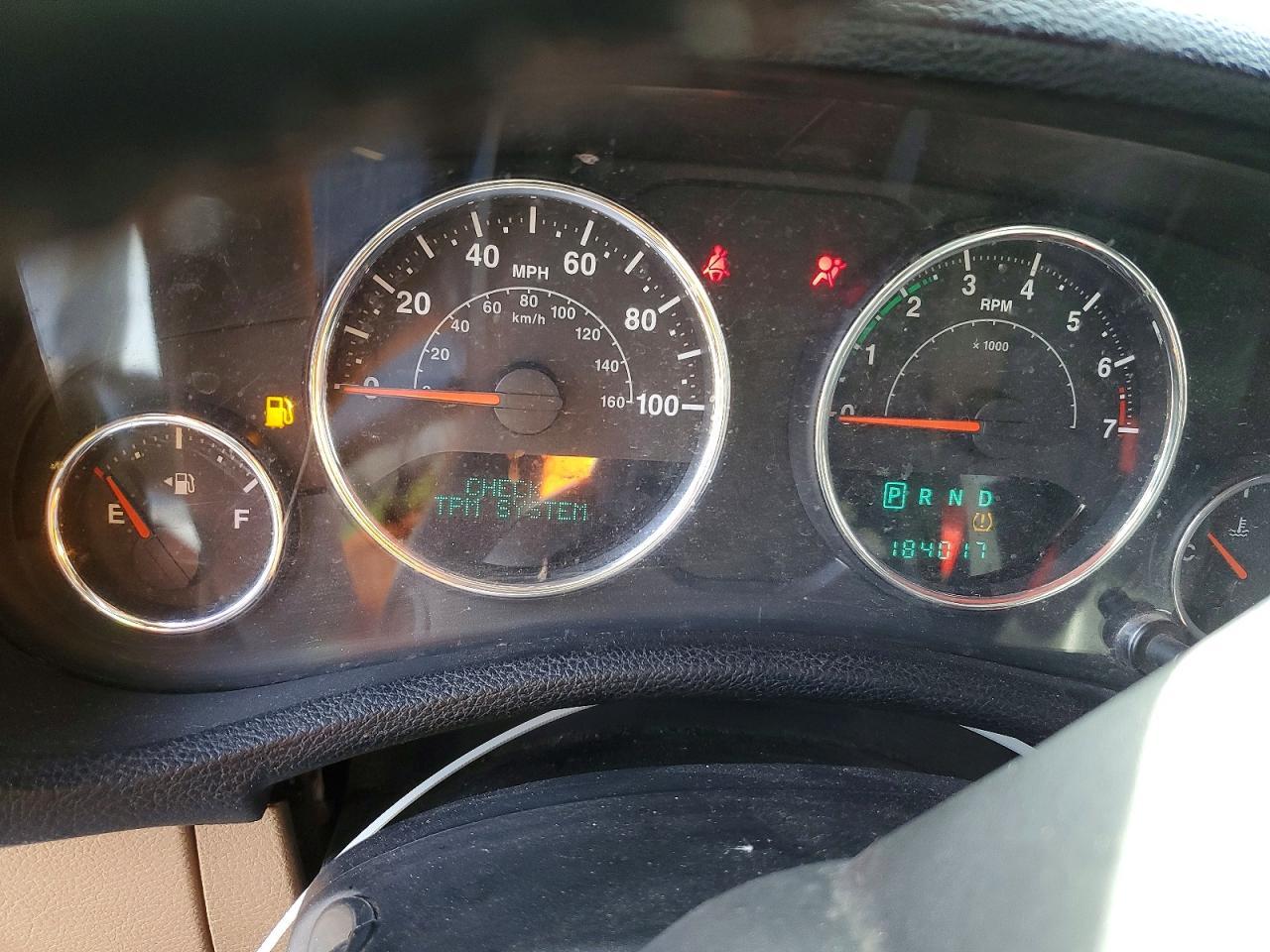 2014 Jeep Wrangler Unlimited Sahara - zdjęcie 9