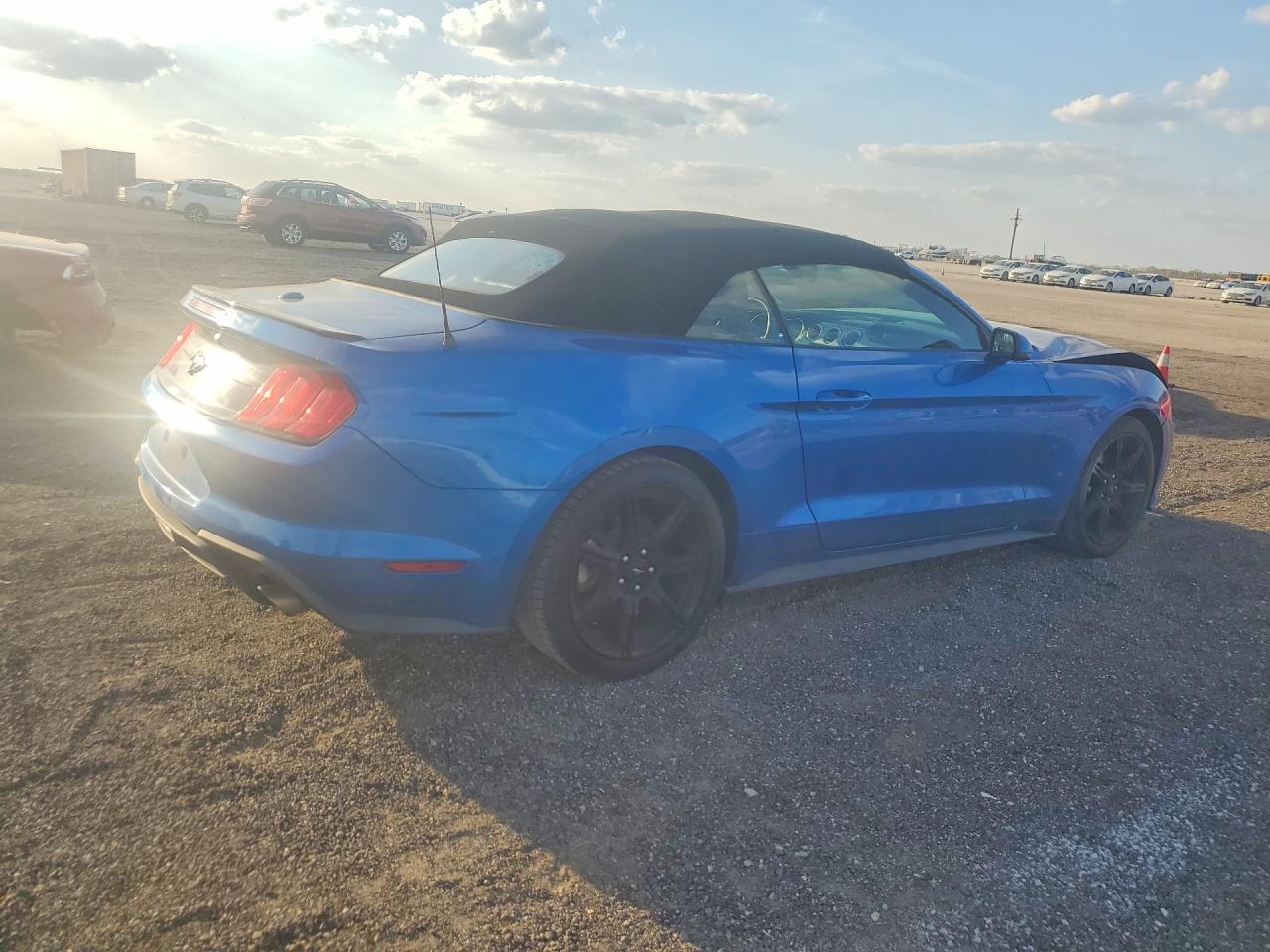 2019 Ford Mustang - zdjęcie 3