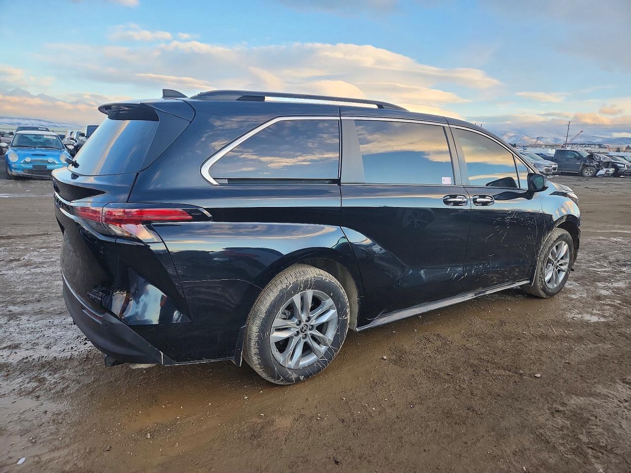 Toyota Sienna - zdjęcie 3
