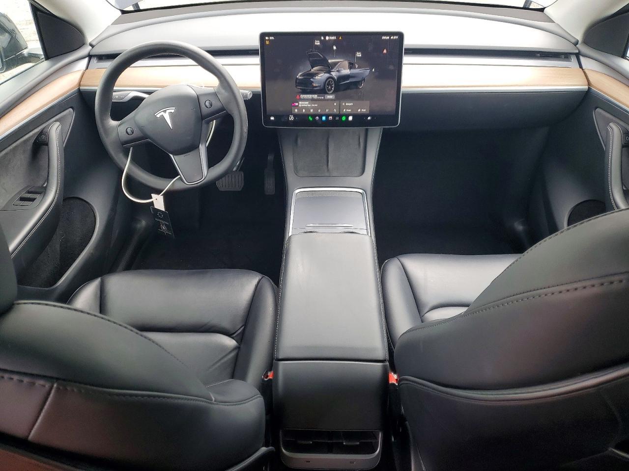 2024 Tesla Model Y - zdjęcie 8