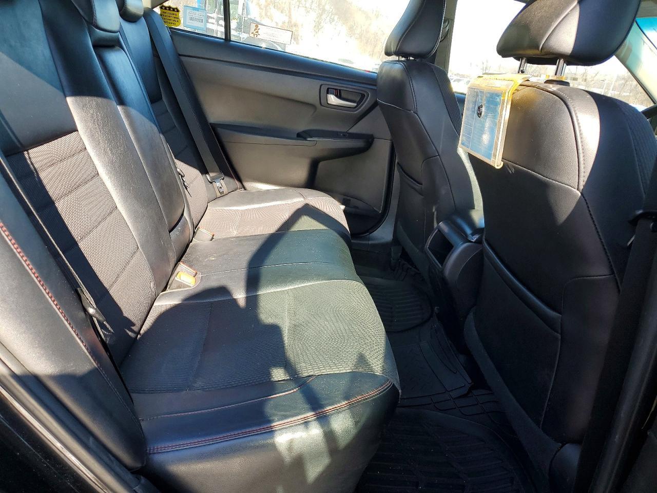 2017 Toyota Camry Le - zdjęcie 10