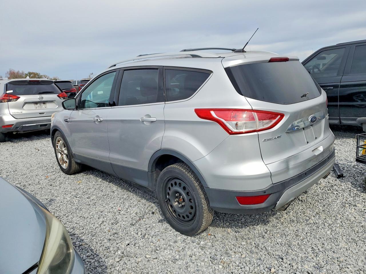 2014 Ford Escape Titanium - zdjęcie 2