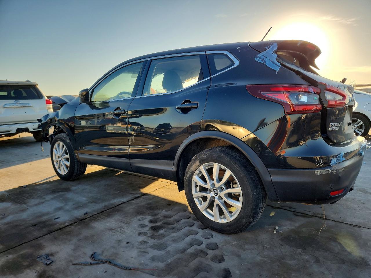 2021 Nissan Rogue Sport S - zdjęcie 2