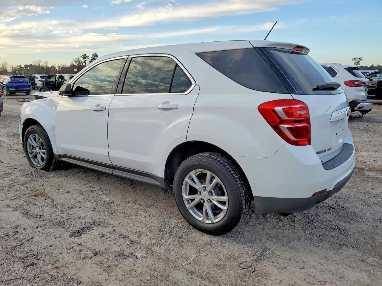 2017 Chevrolet Equinox Ls - zdjęcie 2