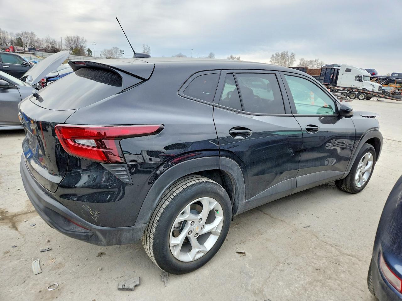 2025 Chevrolet Trax Ls - zdjęcie 3