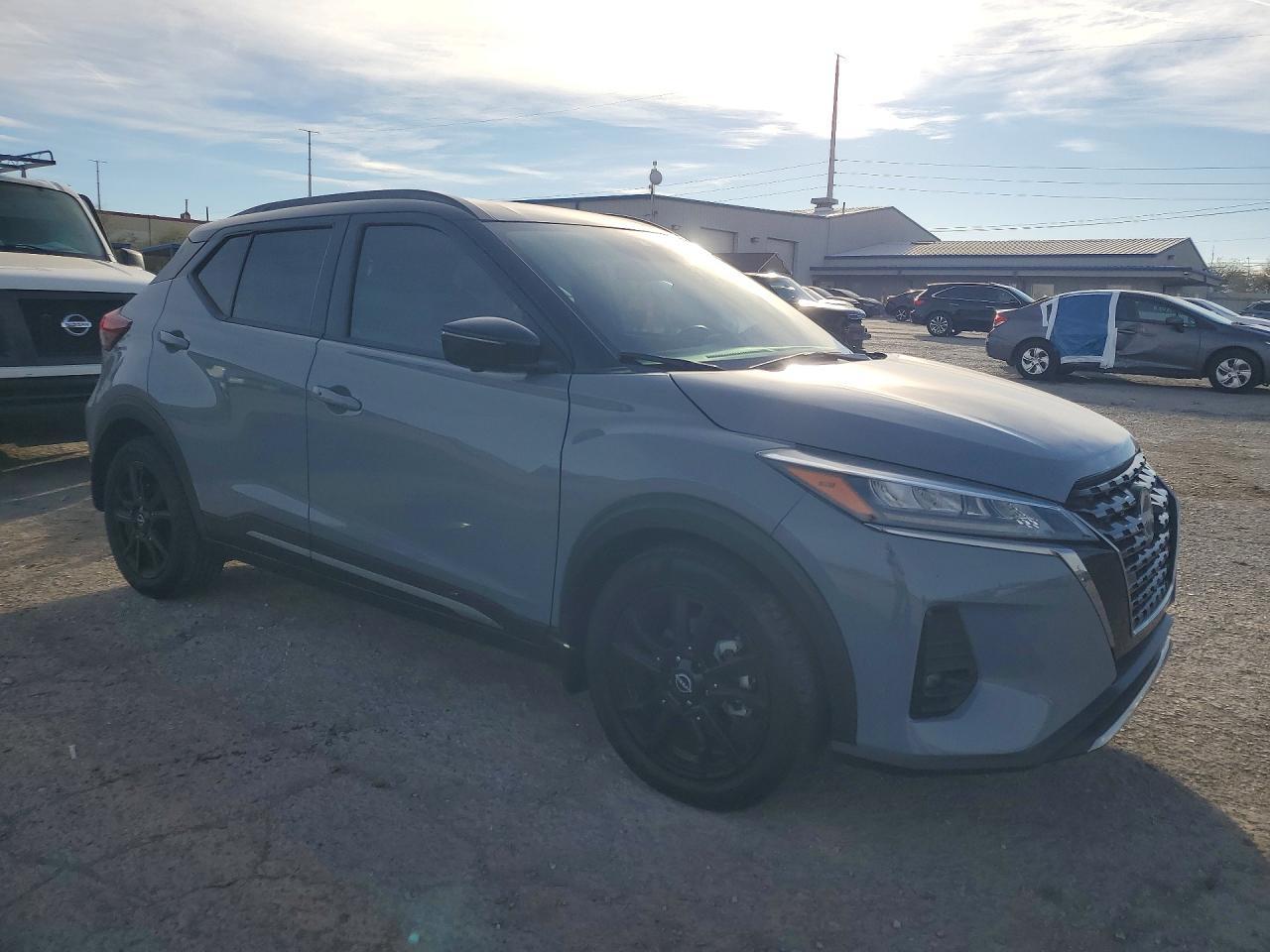 2023 Nissan Kicks Sr - zdjęcie 4