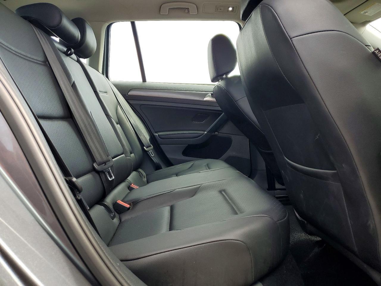 2018 Volkswagen Golf Sportwagen S - zdjęcie 10