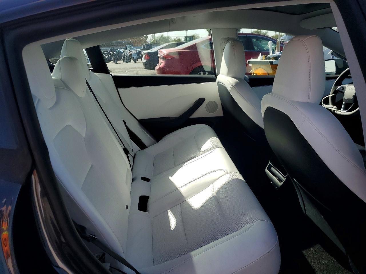 2024 Tesla Model 3 - zdjęcie 10