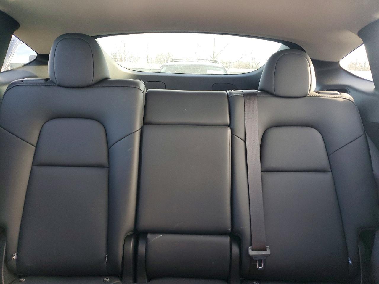 2024 Tesla Model Y - zdjęcie 10