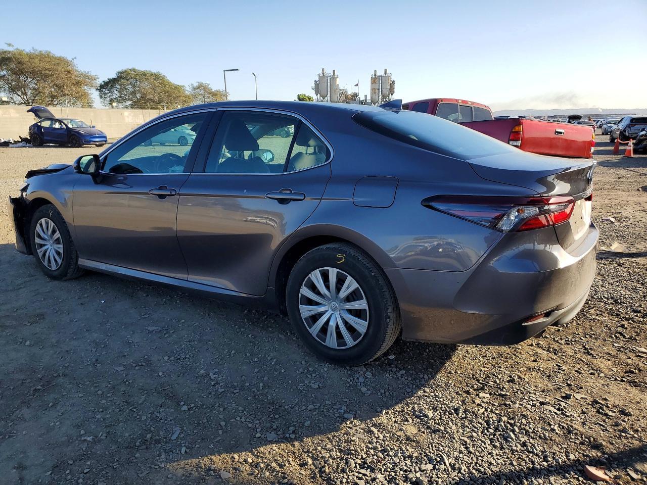2022 Toyota Camry Le - zdjęcie 2