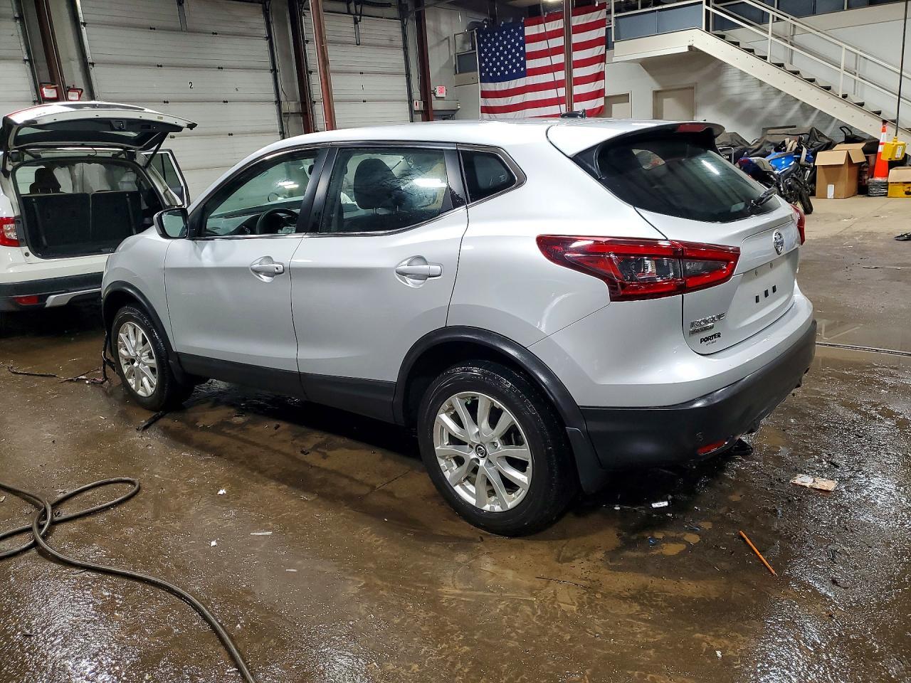 2021 Nissan Rogue Sport S - zdjęcie 2