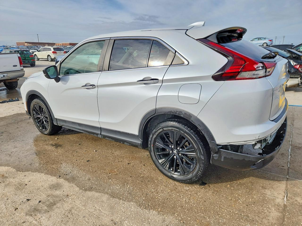 2022 Mitsubishi Eclipse Cross Le - zdjęcie 2