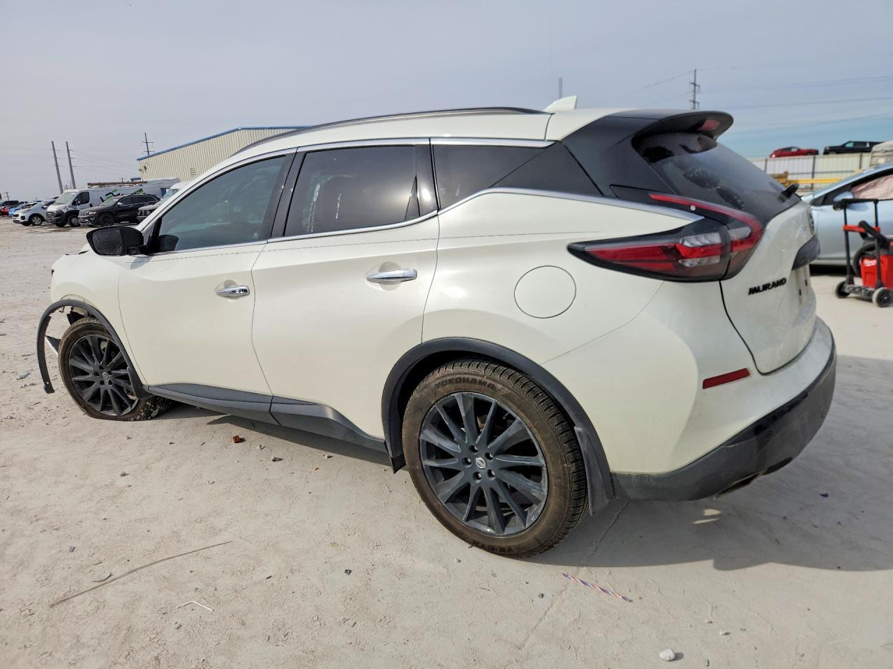 2022 Nissan Murano Sv - zdjęcie 2