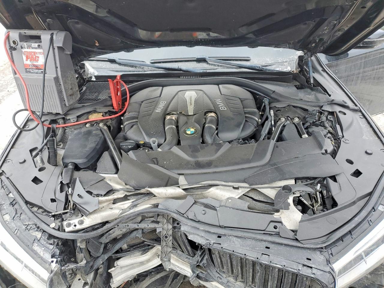 2016 BMW 750 Xi - zdjęcie 11