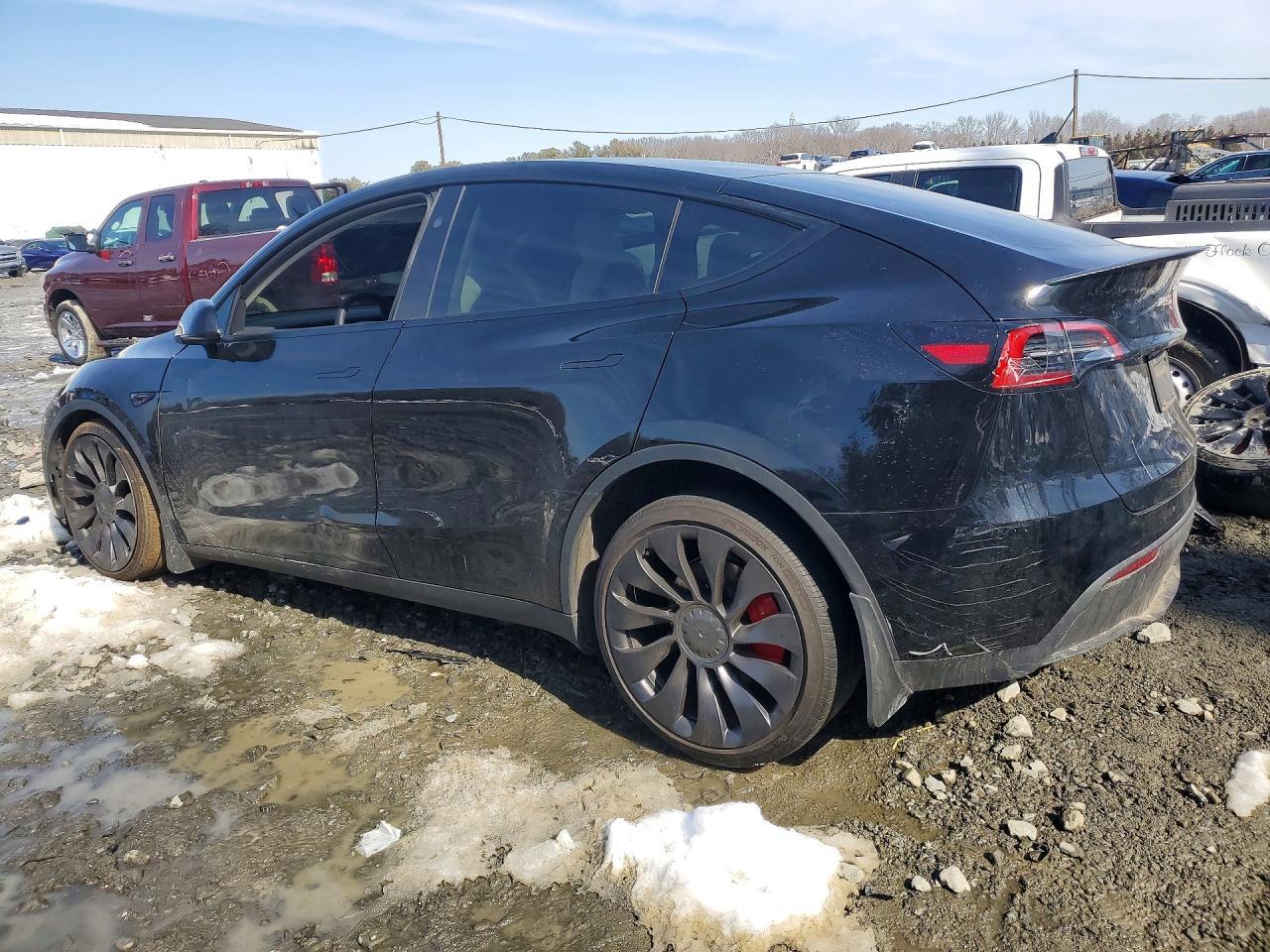 2025 Tesla Model Y - zdjęcie 2