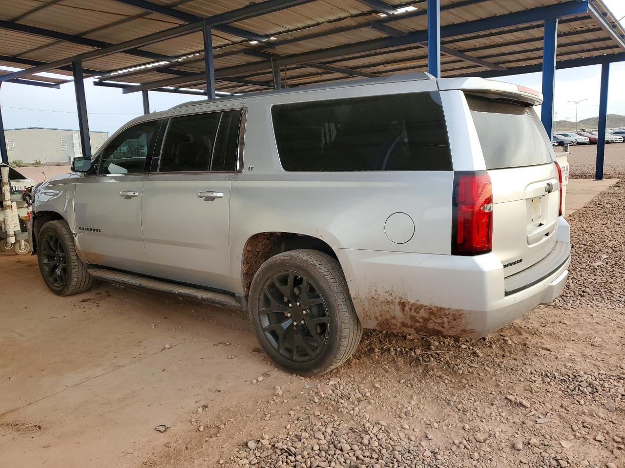 2018 Chevrolet Suburban C1500 Lt - zdjęcie 2